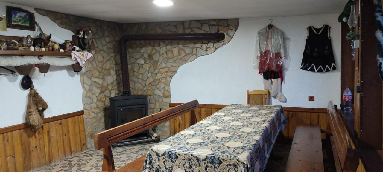Guest House Proynovi Kalofer Exteriör bild