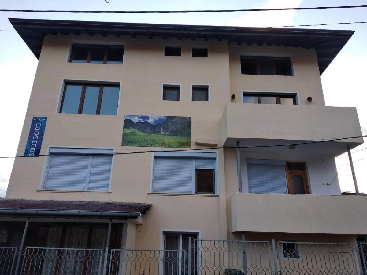 Guest House Proynovi Kalofer Exteriör bild